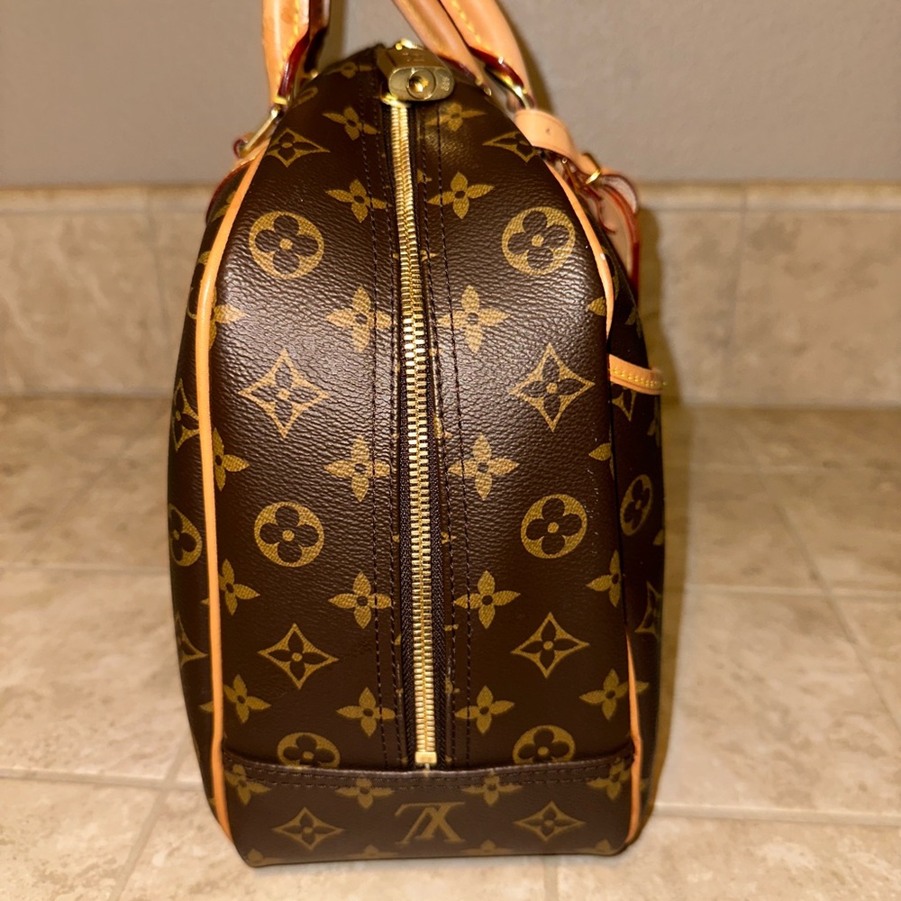 Louis Vuitton Deauville Vanity - Picture 10 of 17